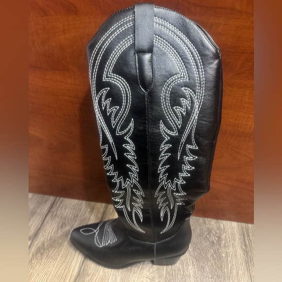 Black Western Cowboy Boots with White Stitching - Picture 3 of 11